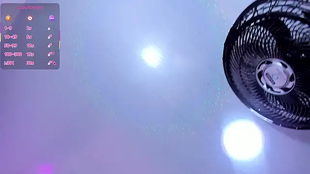  laaura  online show from November 12, 2025, 7:18 pm