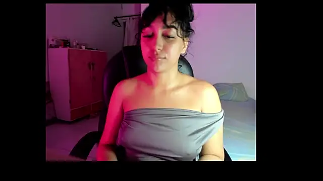mia katteyes online show from June 12, 2026, 5:38 am