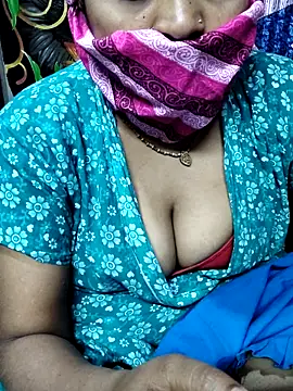 Snapshot of Love_Cream chatting on February 17, 2026, 6:49 pm Love Cream online show from February 17, 2026, 6:49 pm