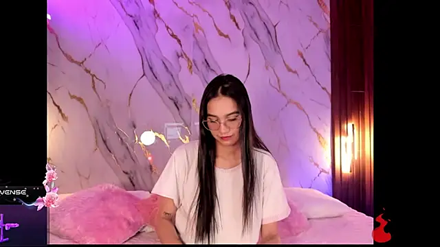 Emmiicute online show from February 18, 2026, 8:27 pm