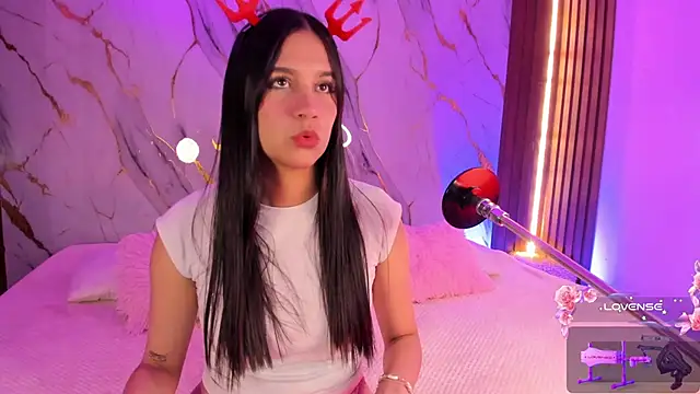 Emmiicute online show from November 2, 2025, 8:47 pm