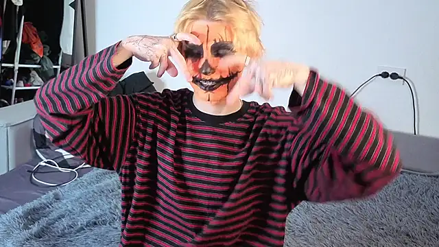 Your avatar online show from October 30, 2025, 9:55 pm