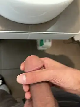 Snapshot of SergioGarcia93 chatting on April 7, 2026, 10:11 pm SergioGarcia93 online show from April 7, 2026, 10:11 pm