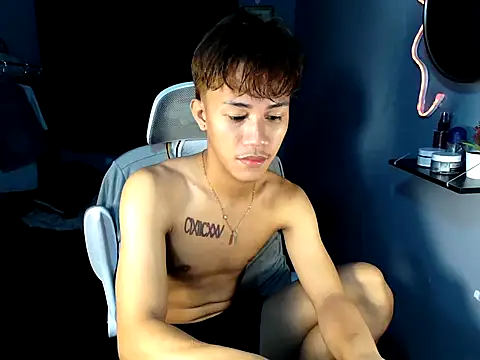 Snapshot of naughtyboyloy_0 chatting on May 25, 2026, 6:23 am naughtyboyloy 0 online show from May 25, 2026, 6:23 am