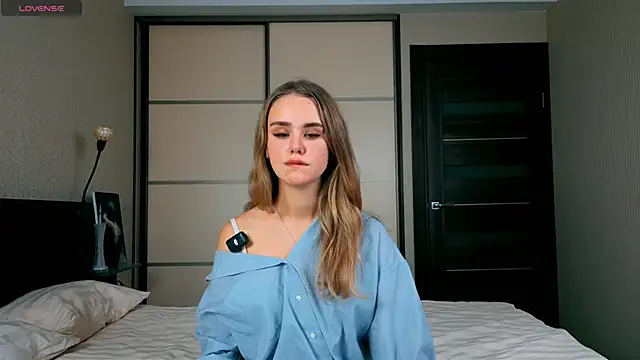 Hazel Reed online show from October 21, 2025, 2:49 pm