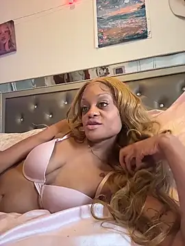 Snapshot of Angelbunnyy chatting on February 16, 2026, 11:24 pm Angelbunnyy online show from February 16, 2026, 11:24 pm