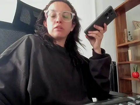 dalila macherano1 online show from December 1, 2025, 3:46 pm