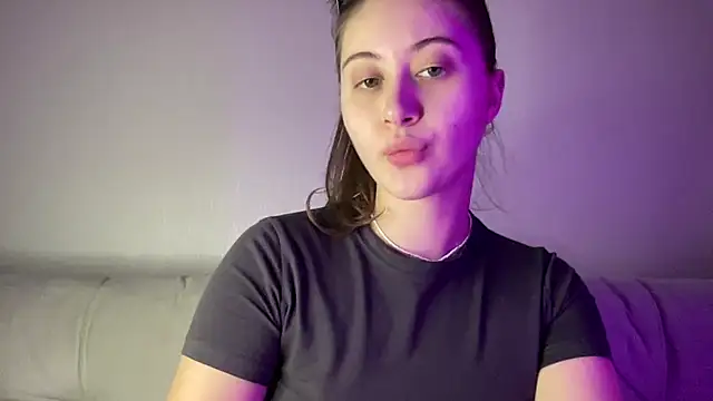 Snapshot of StellarAlice chatting on February 8, 2026, 5:43 pm StellarAlice online show from February 8, 2026, 5:43 pm