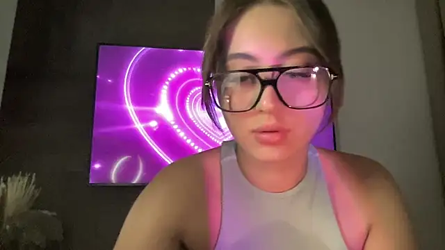 Snapshot of StellarAlice chatting on October 17, 2025, 6:21 pm StellarAlice online show from October 17, 2025, 6:21 pm