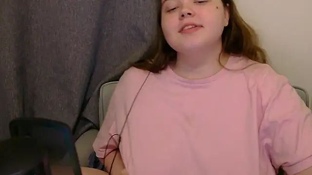 brattyprincessemma online show from November 18, 2025, 7:06 pm