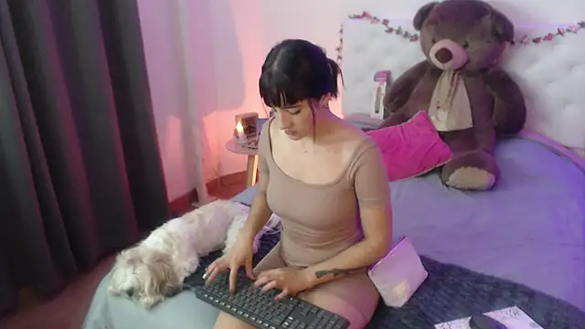 Snapshot of kylie444_ chatting on October 30, 2025, 10:17 pm kylie444 online show from October 30, 2025, 10:17 pm