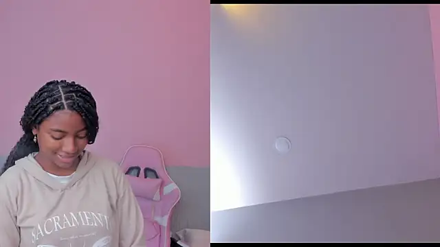Snapshot of Laraebony_ chatting on July 2, 2026, 10:32 am Laraebony online show from July 2, 2026, 10:32 am