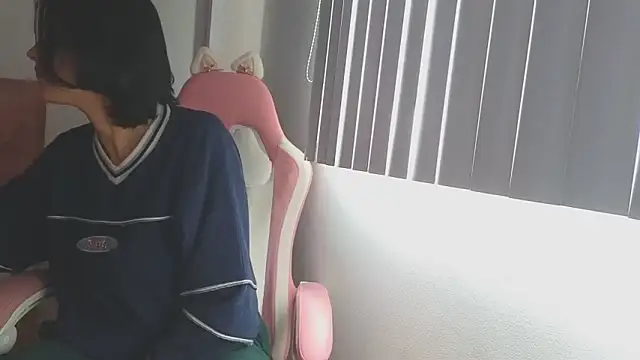 Snapshot of Crystal_Star_ chatting on October 21, 2025, 5:01 pm Crystal Star online show from October 21, 2025, 5:01 pm