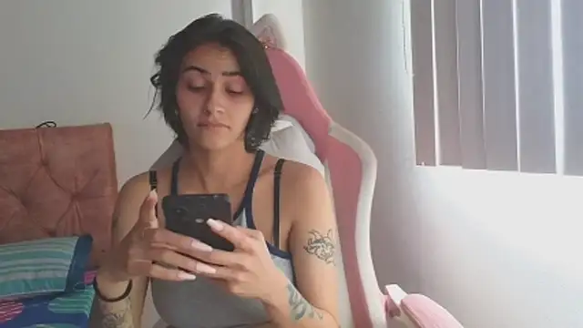 Snapshot of Crystal_Star_ chatting on October 23, 2025, 7:34 pm Crystal Star online show from October 23, 2025, 7:34 pm