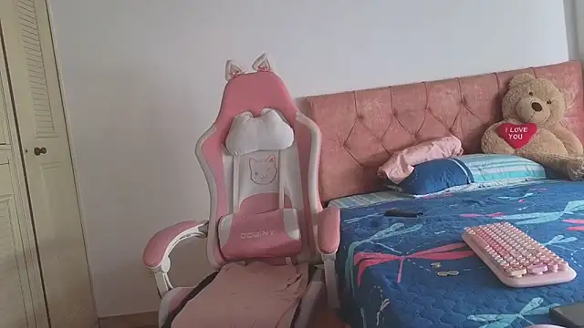 Snapshot of Crystal_Star_ chatting on October 29, 2025, 3:22 pm Crystal Star online show from October 29, 2025, 3:22 pm