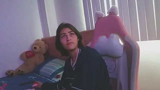 Snapshot of Crystal_Star_ chatting on November 6, 2025, 1:26 pm Crystal Star online show from November 6, 2025, 1:26 pm