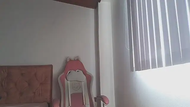 Snapshot of Crystal_Star_ chatting on October 25, 2025, 1:56 pm Crystal Star online show from October 25, 2025, 1:56 pm