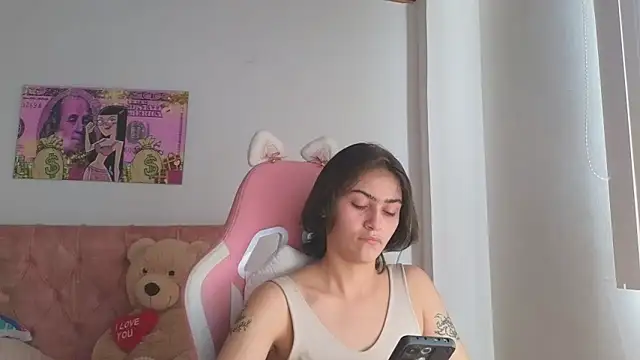 Snapshot of Crystal_Star_ chatting on November 22, 2025, 3:00 pm Crystal Star online show from November 22, 2025, 3:00 pm