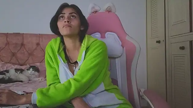 Snapshot of Crystal_Star_ chatting on September 30, 2025, 7:20 pm Crystal Star online show from September 30, 2025, 7:20 pm