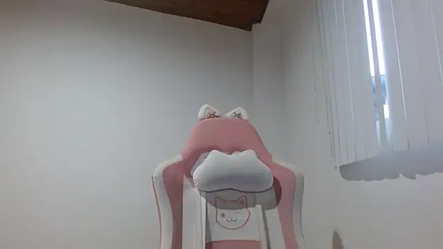 Snapshot of Crystal_Star_ chatting on September 13, 2025, 10:59 am Crystal Star online show from September 13, 2025, 10:59 am