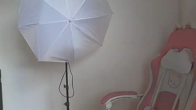 Snapshot of Crystal_Star_ chatting on November 10, 2025, 3:17 pm Crystal Star online show from November 10, 2025, 3:17 pm