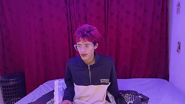 juliansexx online show from October 6, 2025, 4:13 am
