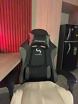 Snapshot of Enyagleam_ chatting on February 28, 2026, 11:59 pm Enyagleam online show from February 28, 2026, 11:59 pm