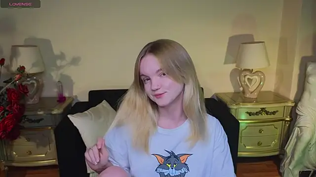 RosesKate online show from November 19, 2025, 12:05 pm