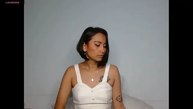 Gia Lee online show from February 15, 2026, 2:45 am