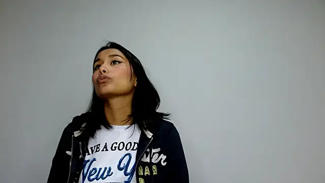 Gia Lee online show from October 8, 2025, 3:19 am