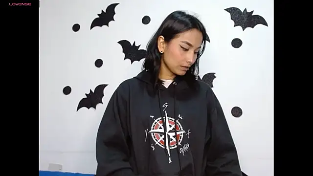 Gia Lee online show from October 28, 2025, 3:07 am