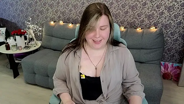 Snapshot of Lillit__ chatting on September 15, 2025, 8:42 pm Lillit online show from September 15, 2025, 8:42 pm