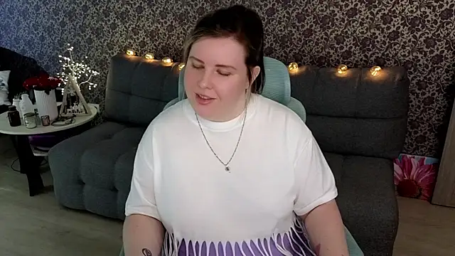 Snapshot of Lillit__ chatting on September 16, 2025, 8:32 pm Lillit online show from September 16, 2025, 8:32 pm