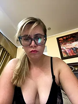 Crystal00Girl online show from September 13, 2025, 9:48 pm
