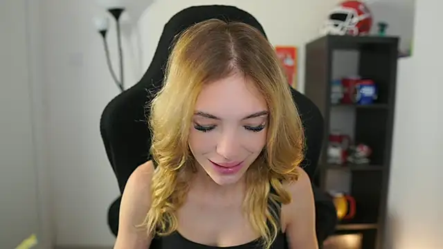 alexxisky online show from October 2, 2025, 1:03 pm