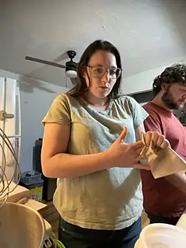 Mommasaurrex online show from December 1, 2025, 2:23 am