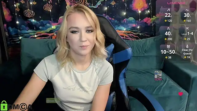 CrystalGirl99 online show from December 22, 2025, 7:41 am