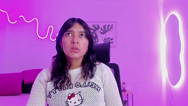 Cherrydollxx online show from October 7, 2025, 11:33 am