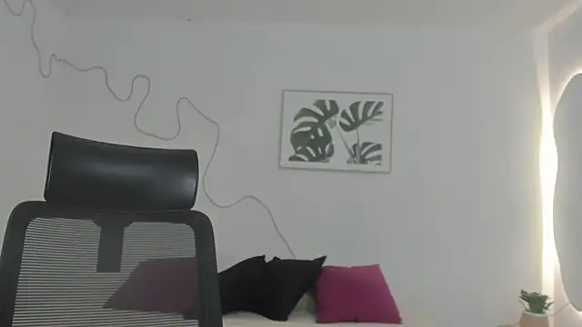 Cherrydollxx online show from October 25, 2025, 12:04 pm