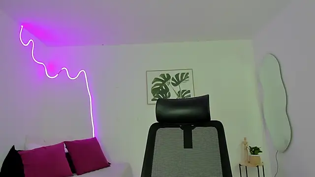 Cherrydollxx online show from September 26, 2025, 12:01 pm