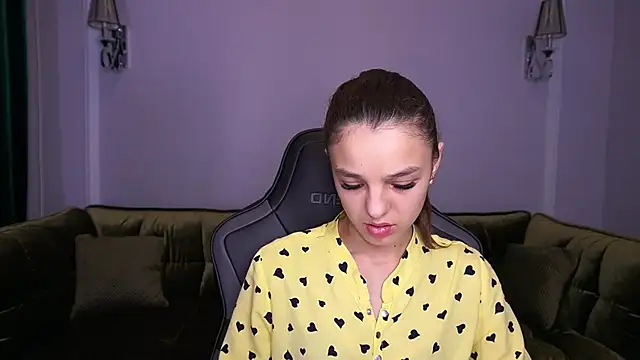 AnitaBambie online show from November 29, 2025, 1:55 pm