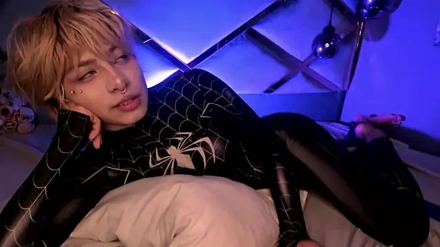 OliIverr22 online show from December 21, 2025, 1:30 am