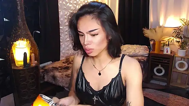 Snapshot of WILDROXIE chatting on October 18, 2025, 10:45 pm WILDROXIE online show from October 18, 2025, 10:45 pm