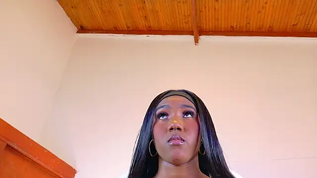alexandra crox online show from October 6, 2025, 1:34 pm