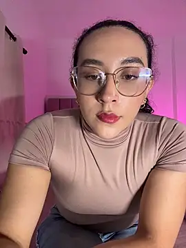 Snapshot of alehia_cute chatting on July 7, 2026, 1:41 am alehia cute online show from July 7, 2026, 1:41 am