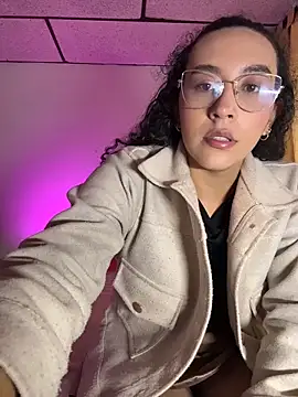 Snapshot of alehia_cute chatting on July 2, 2026, 12:33 pm alehia cute online show from July 2, 2026, 12:33 pm