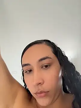 Snapshot of alehia_cute chatting on June 12, 2026, 9:56 pm alehia cute online show from June 12, 2026, 9:56 pm