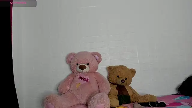 HaileyDuke online show from April 8, 2026, 12:01 am