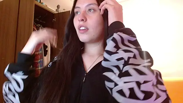 madissooon   online show from November 14, 2025, 4:05 am