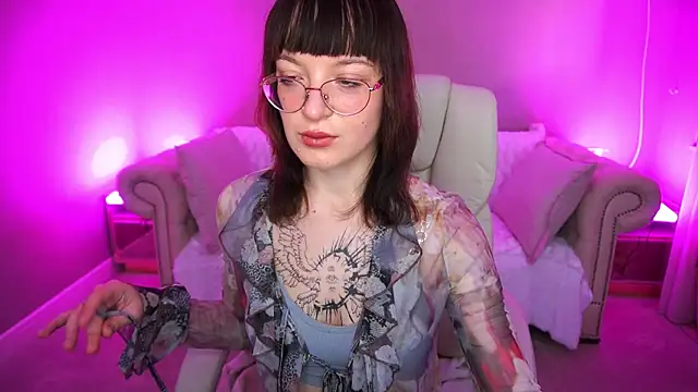 Snapshot of Pixie_Peachh chatting on November 2, 2025, 7:02 am Pixie Peachh online show from November 2, 2025, 7:02 am